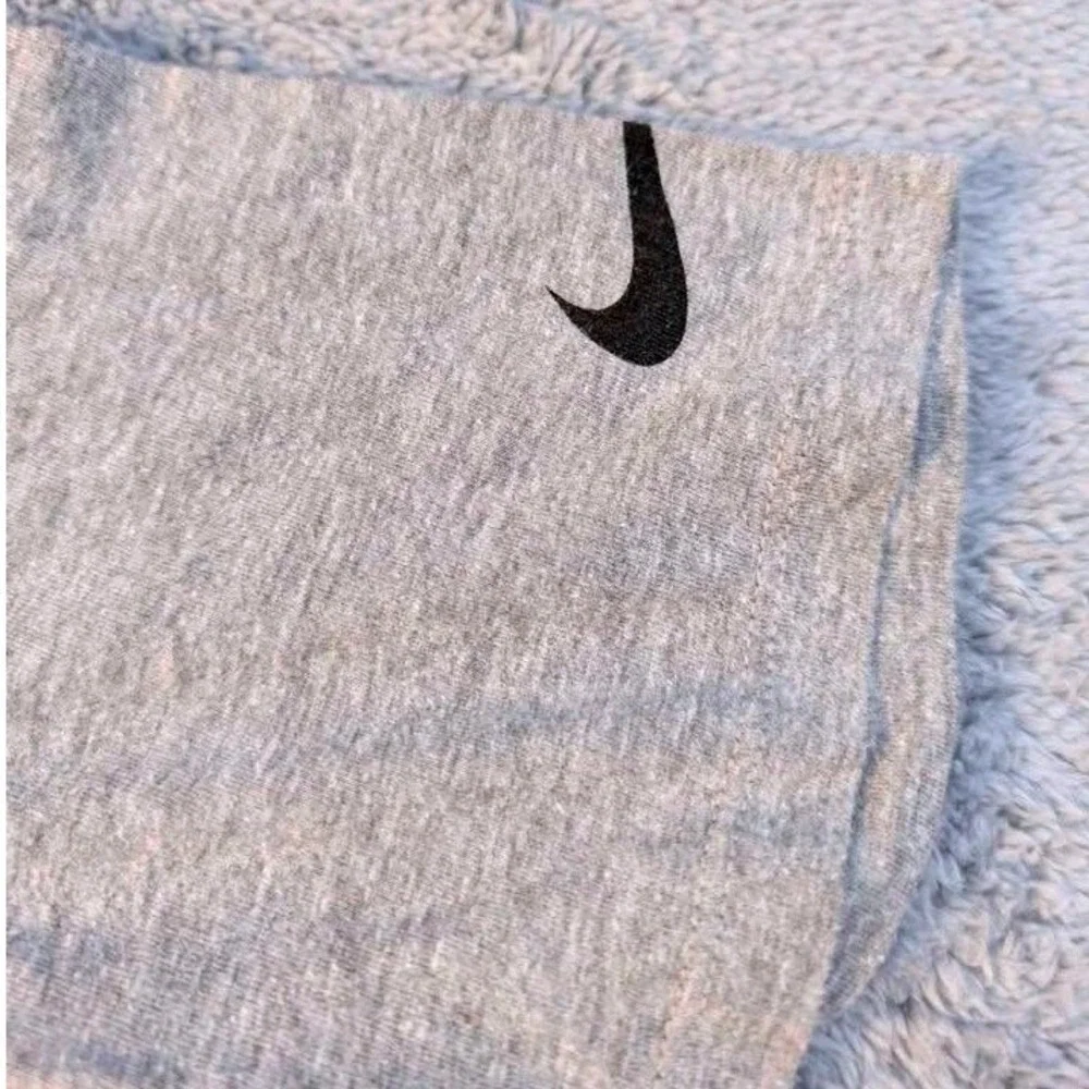 Nike Graphic Tee Boys Size Large Gray Trash Can Swoosh Swish Athletic Fit Shirt
